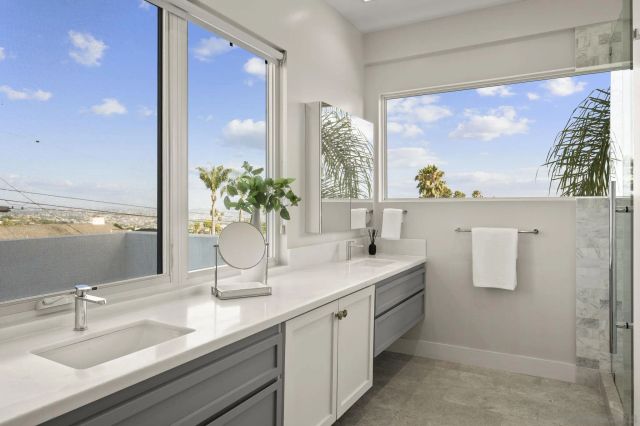 5594 Soledad Rd, La Jolla, CA 92037