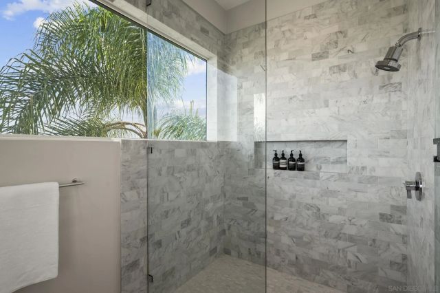 5594 Soledad Rd, La Jolla, CA 92037