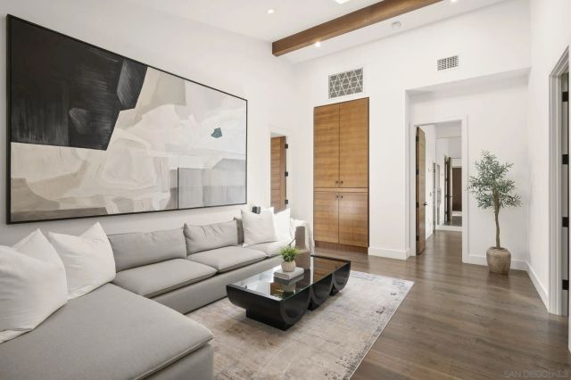 5594 Soledad Rd, La Jolla, CA 92037