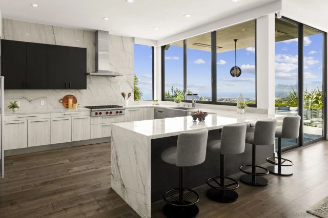 5594 Soledad Rd, La Jolla, CA 92037