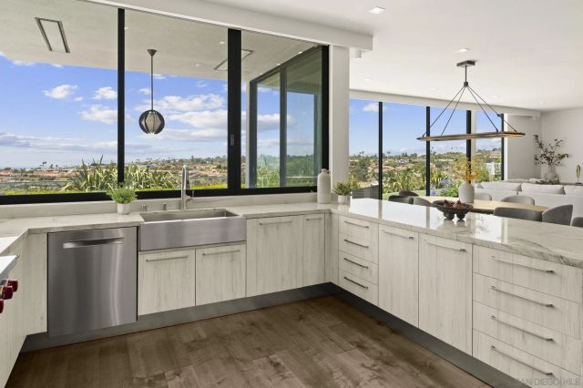 5594 Soledad Rd, La Jolla, CA 92037