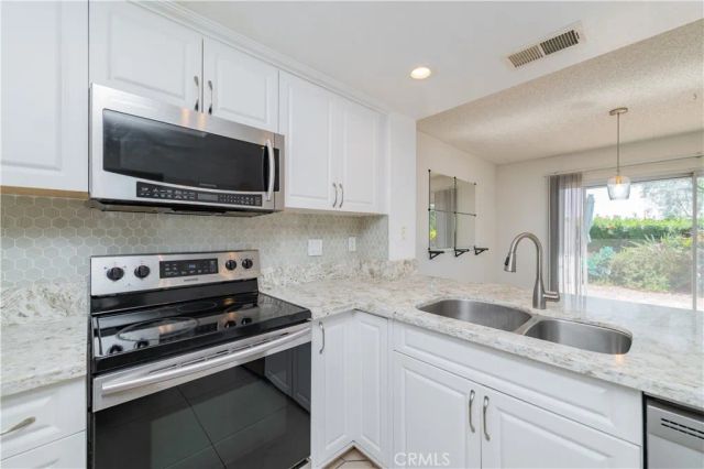 333 Stanford Court 30, Irvine, CA 92612