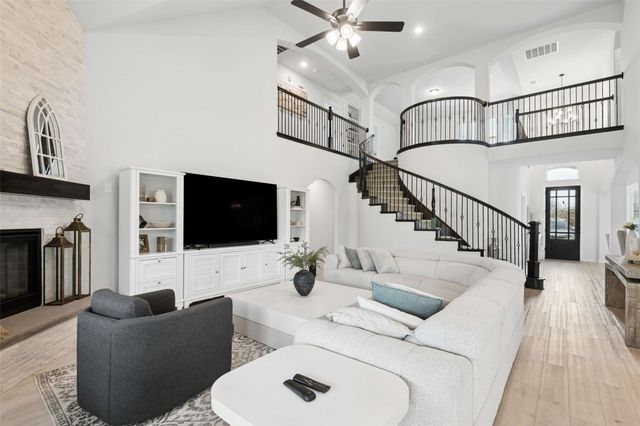 344 Willie Way, Burleson, TX 76028