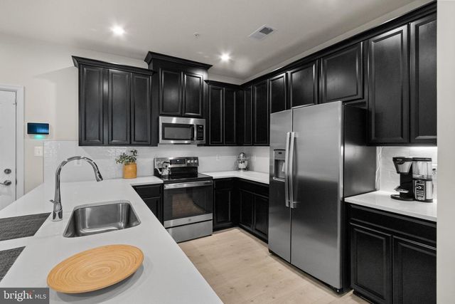 10521 JIM LOVELL LN, Lanham, MD 20706