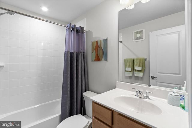 10521 JIM LOVELL LN, Lanham, MD 20706