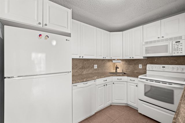 223 Pine Hov Circle A-2, Greenacres, FL 33463