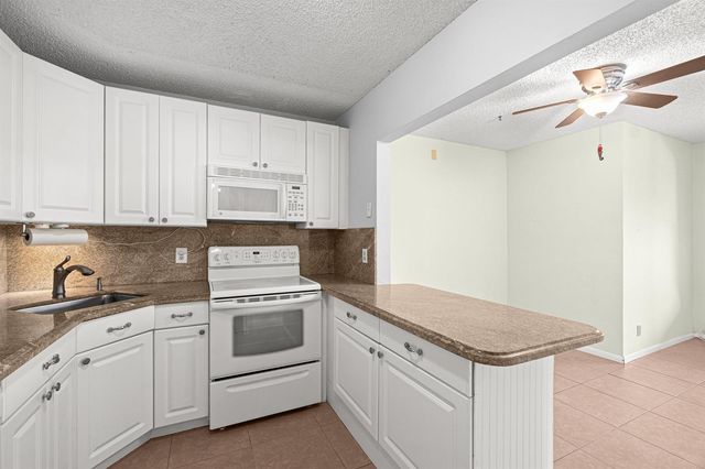 223 Pine Hov Circle A-2, Greenacres, FL 33463