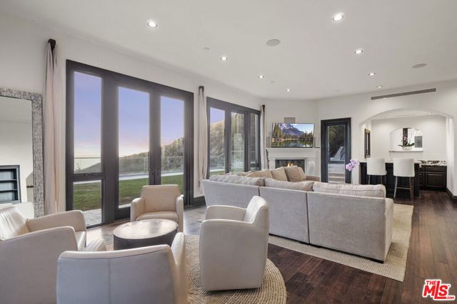 24753 Vantage Point Terrace, Malibu, CA 90265