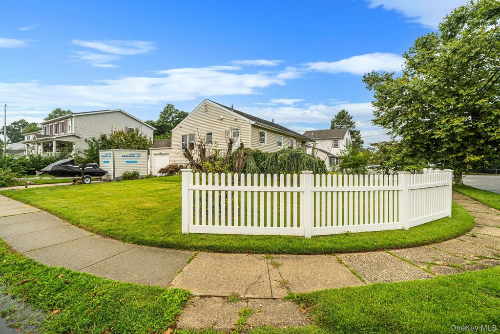 407 W Main Street, Babylon, NY 11702 — photo 4