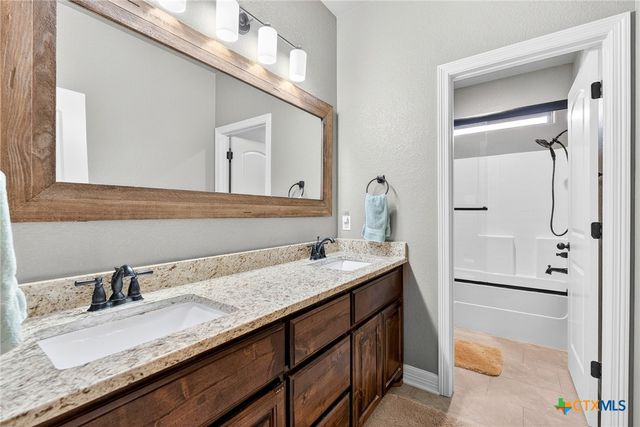 2041 Bella Vita Drive, Nolanville, TX 76559