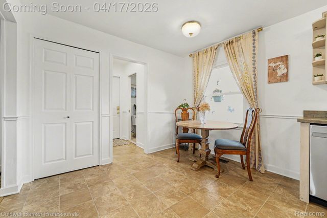 717 Sandstone Drive, Rochester Hills, MI 48309