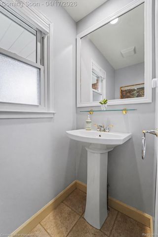 717 Sandstone Drive, Rochester Hills, MI 48309