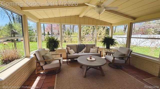 717 Sandstone Drive, Rochester Hills, MI 48309