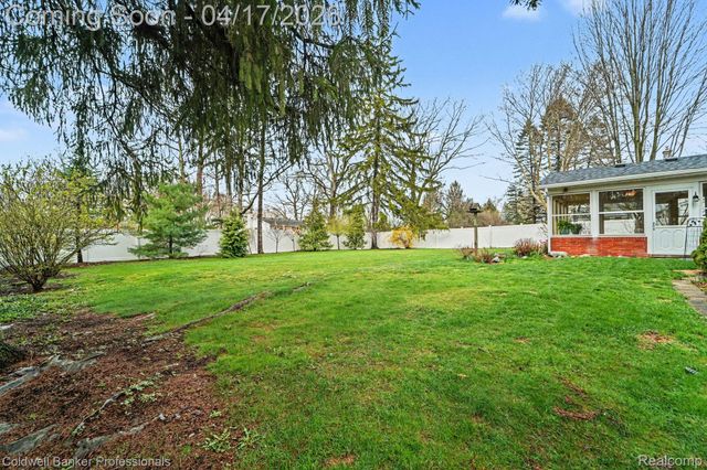 717 Sandstone Drive, Rochester Hills, MI 48309