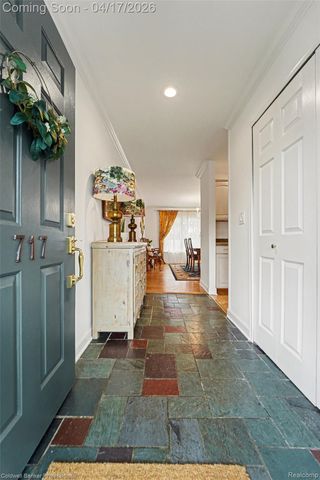 717 Sandstone Drive, Rochester Hills, MI 48309