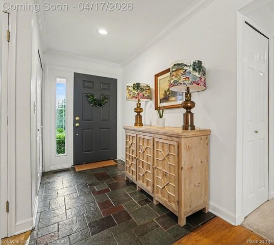 717 Sandstone Drive, Rochester Hills, MI 48309