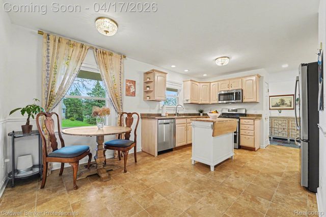 717 Sandstone Drive, Rochester Hills, MI 48309