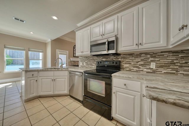 812 Rugby Lane, Whitehouse, TX 75791