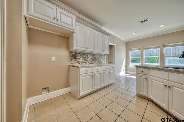 812 Rugby Lane, Whitehouse, TX 75791