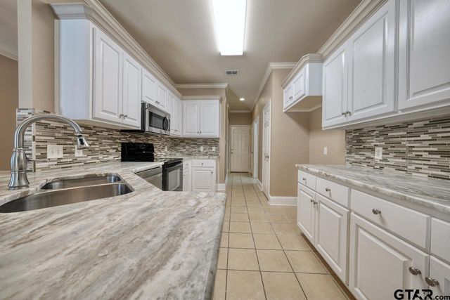 812 Rugby Lane, Whitehouse, TX 75791