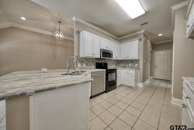 812 Rugby Lane, Whitehouse, TX 75791