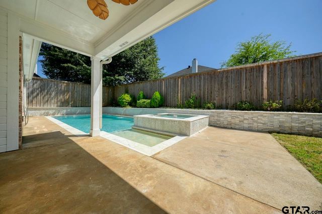 812 Rugby Lane, Whitehouse, TX 75791