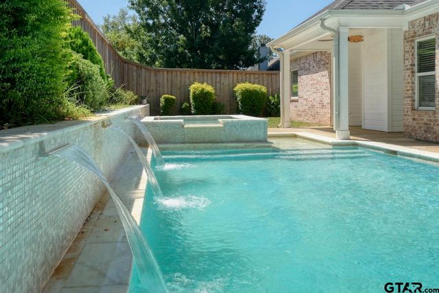812 Rugby Lane, Whitehouse, TX 75791