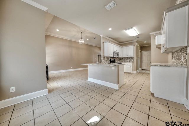 812 Rugby Lane, Whitehouse, TX 75791