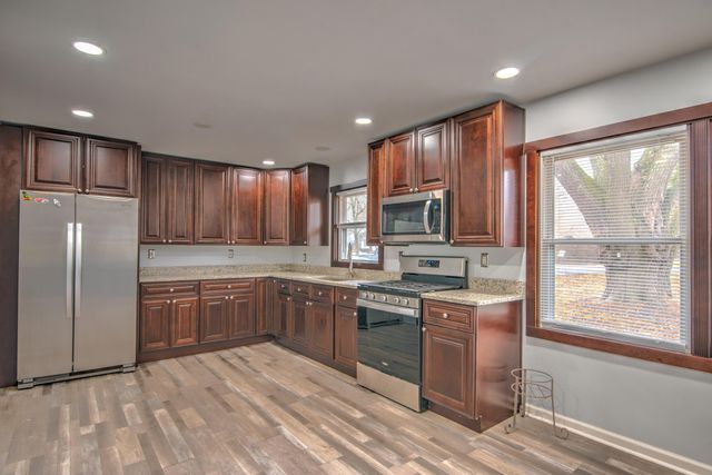 2800 E 73rd Avenue, Merrillville, IN 46410