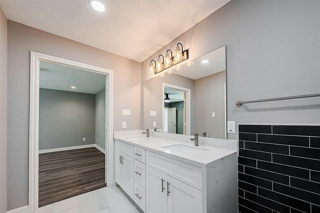 1623 Cherry Ridge Drive, Houston, TX 77077