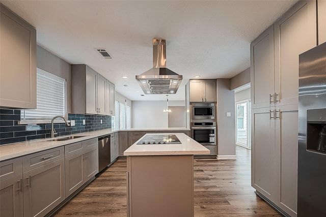 1623 Cherry Ridge Drive, Houston, TX 77077