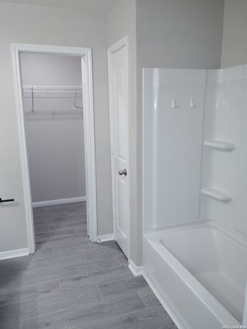 15238 Walcott Rdg, Von Ormy, TX 78073