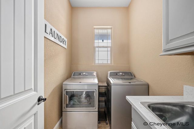 824 WEST DALE BLVD, Cheyenne, WY 82009