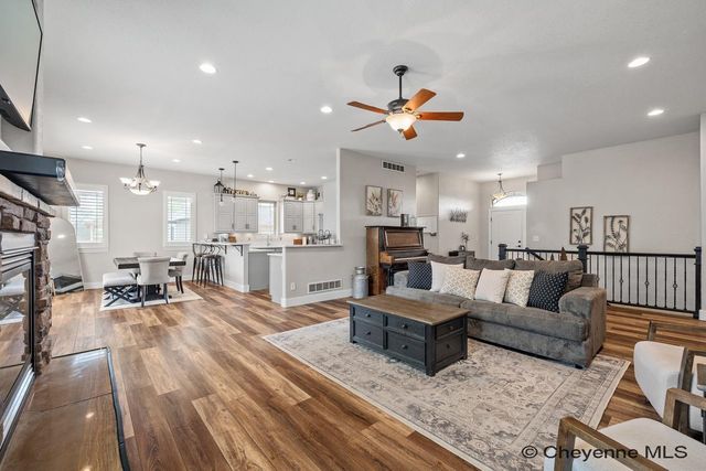 824 WEST DALE BLVD, Cheyenne, WY 82009