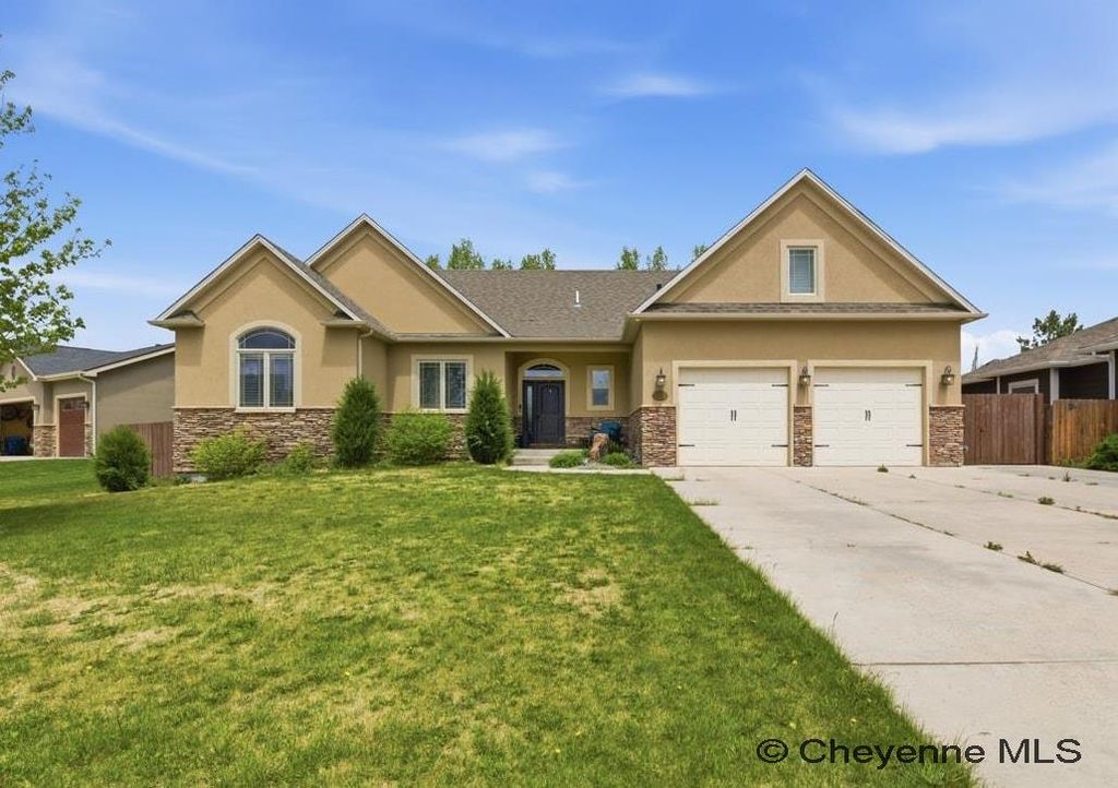 824 WEST DALE BLVD, Cheyenne, WY 82009