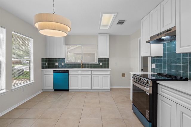 10341 Garbacz DR, Austin, TX 78748