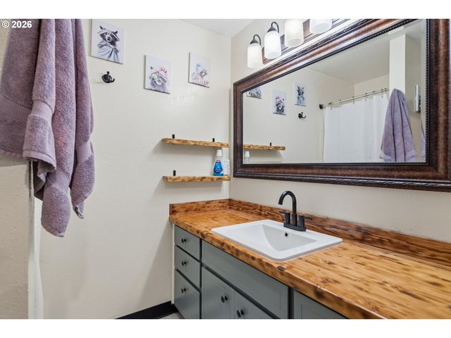 9400 Sw DOWNING Dr, Beaverton, OR 97008