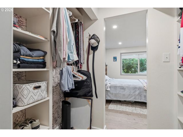 9400 Sw DOWNING Dr, Beaverton, OR 97008