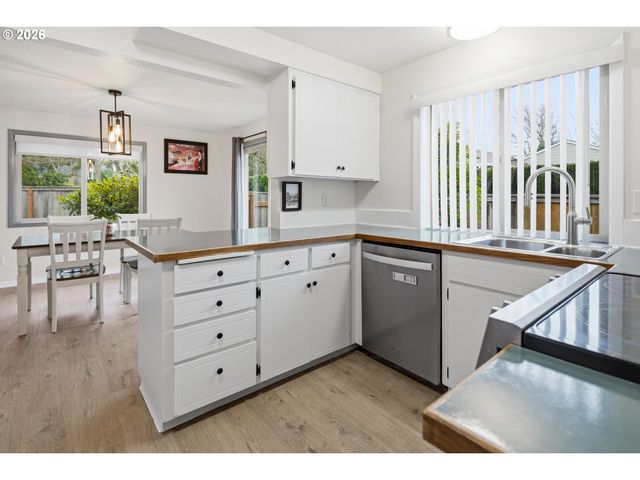 9400 Sw DOWNING Dr, Beaverton, OR 97008