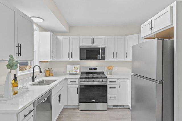 4257 Ewing Avenue N, Robbinsdale, MN 55422