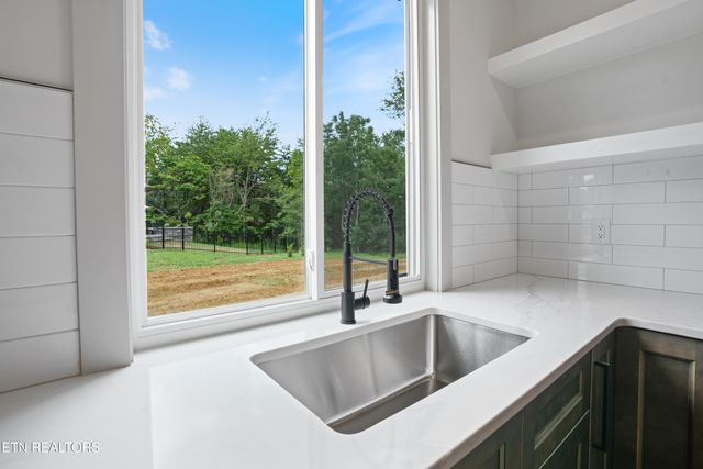 125 Ogana Way, Loudon, TN 37774