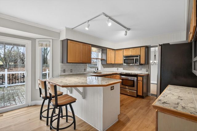 15970 22nd Place N, Plymouth, MN 55447