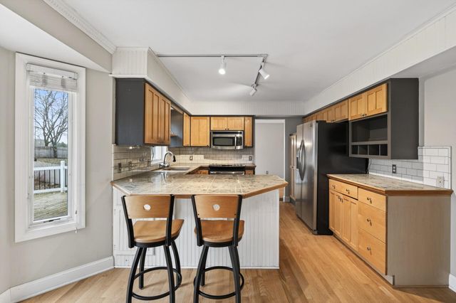 15970 22nd Place N, Plymouth, MN 55447