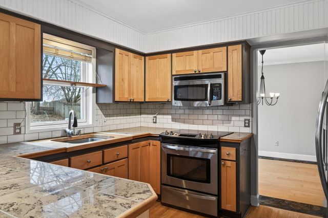 15970 22nd Place N, Plymouth, MN 55447