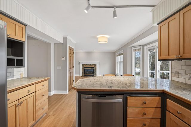 15970 22nd Place N, Plymouth, MN 55447