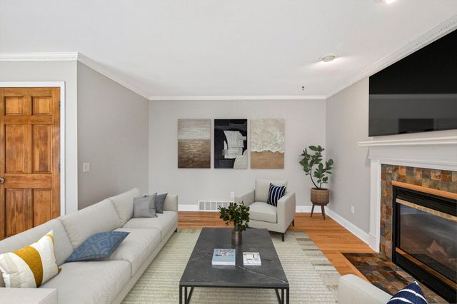 15970 22nd Place N, Plymouth, MN 55447