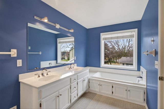 15970 22nd Place N, Plymouth, MN 55447