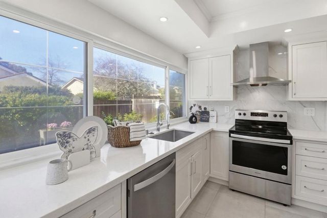 516 Cringle Drive, Redwood City, CA 94065