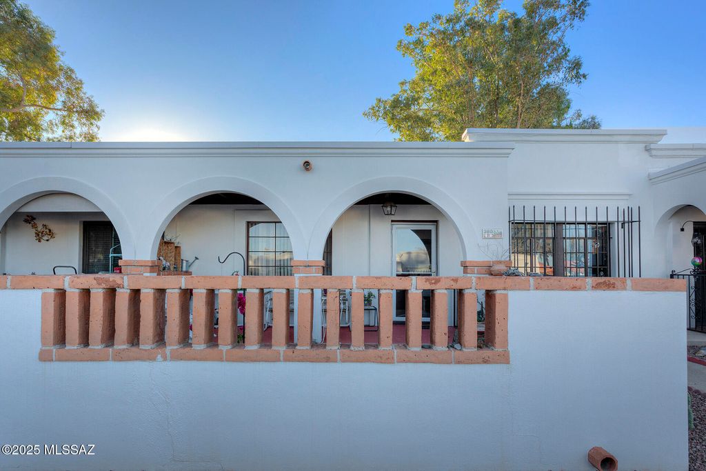 380 S Paseo Cerro Unit B, Green Valley, AZ 85614