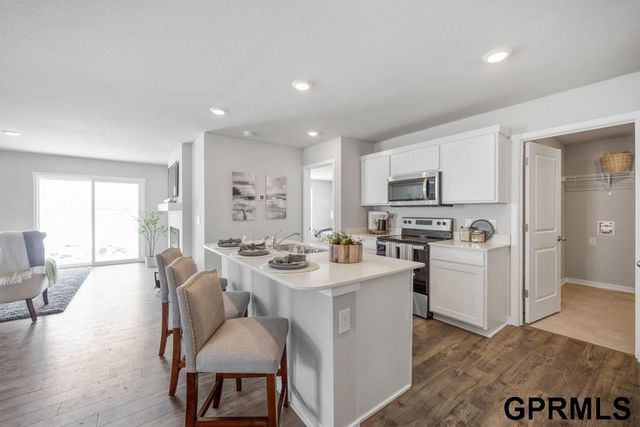 17613 Phoebe Street, Bennington, NE 68007